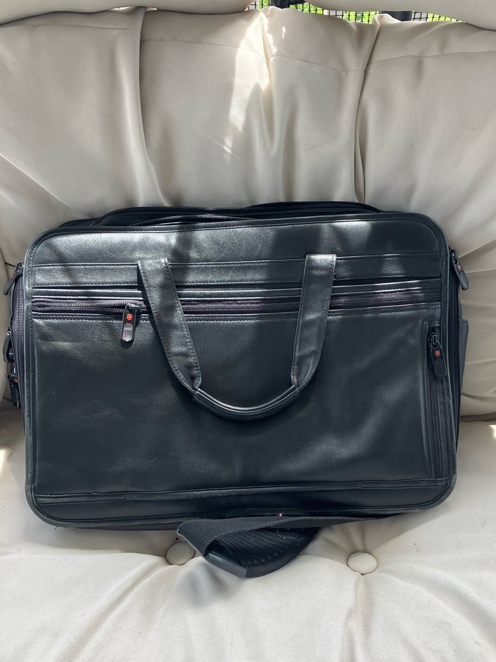 Victorinox men’s black leather laptop briefcase bag